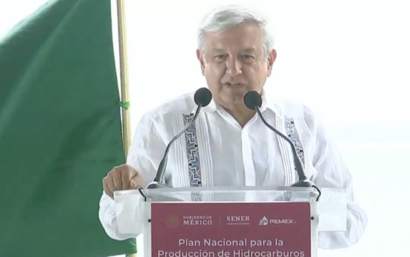 AMLO llama a acabar con la corrupción en Pemex