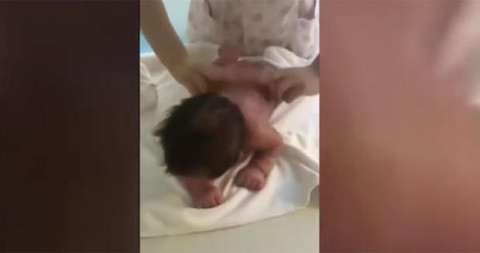 Bebé dice mamá a los 23 días de nacido