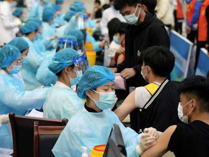 China ha aplicado más de mil millones de dosis contra el coronavirus