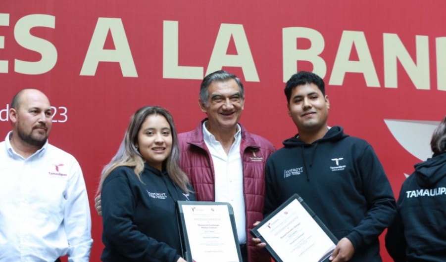 Entrega gobernador 117 mdp en becas y reconoce a los alumnos destacados de Tamaulipas