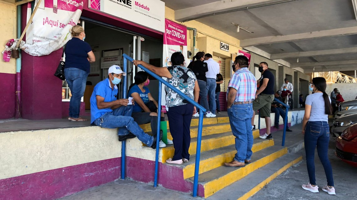 INE brinda atención prioritaria para personas de la tercera edad, con discapacidad física y mujeres embarazadas en Nuevo Laredo