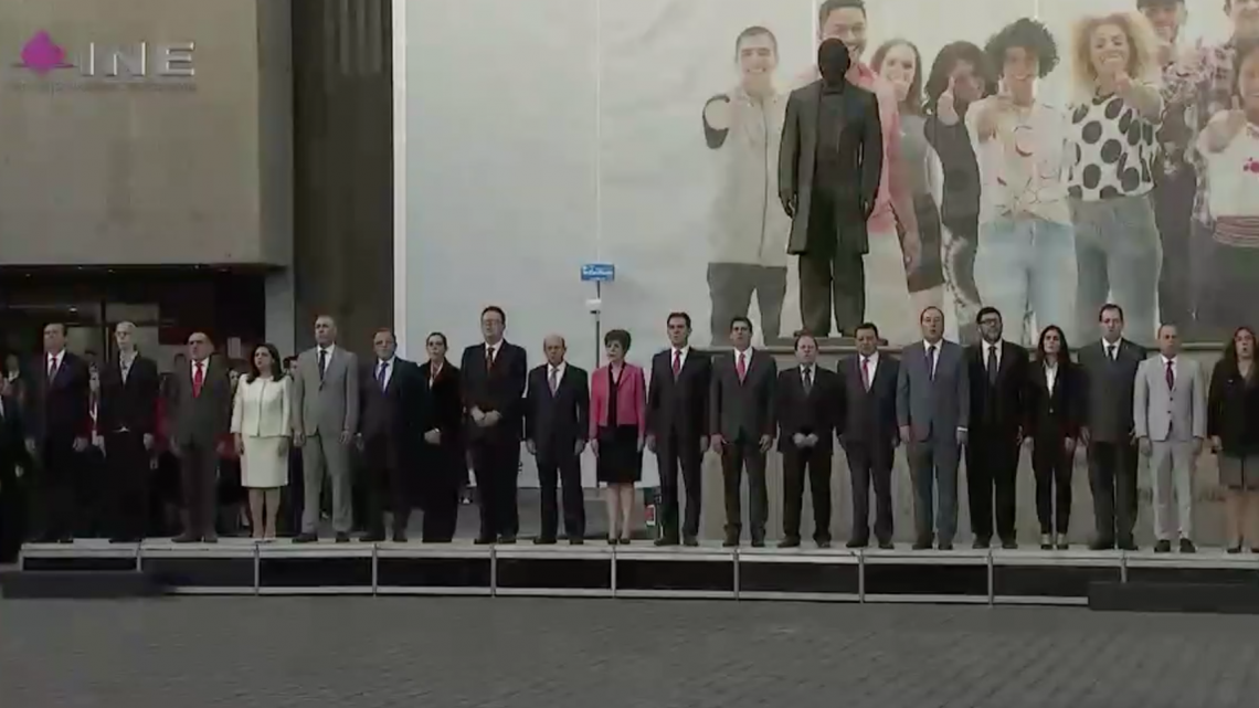 Comienza la jornada electoral con Honores a la Bandera en el INE