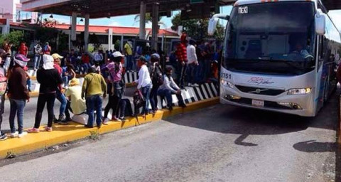 Manifestantes se retiran de caseta de cobro Tlalpan