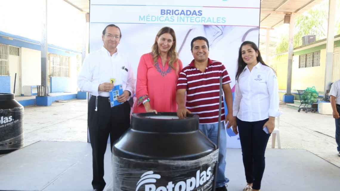 Maki entrega beneficios y convive con Colonia Marte R. Gómez