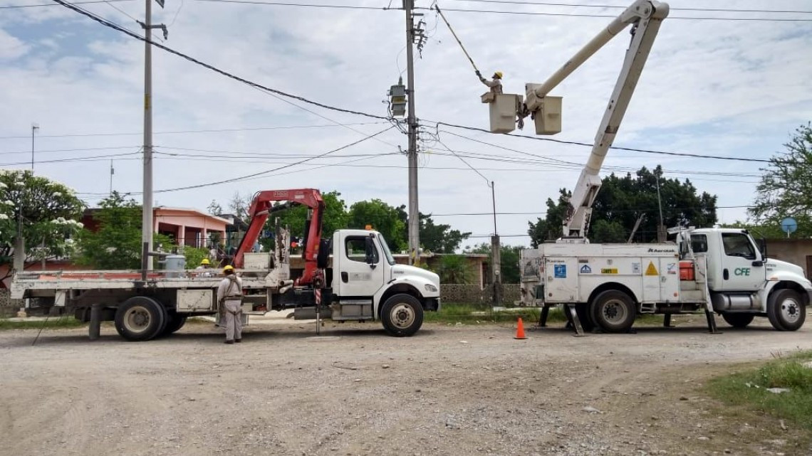Cierran carretera por falta de agua y luz eléctrica 