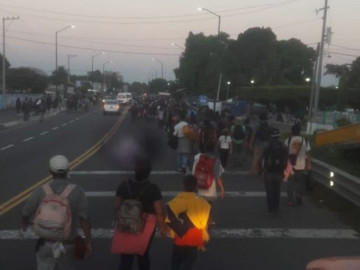 Migrantes cruza frontera México-Guatemala de manera irregular