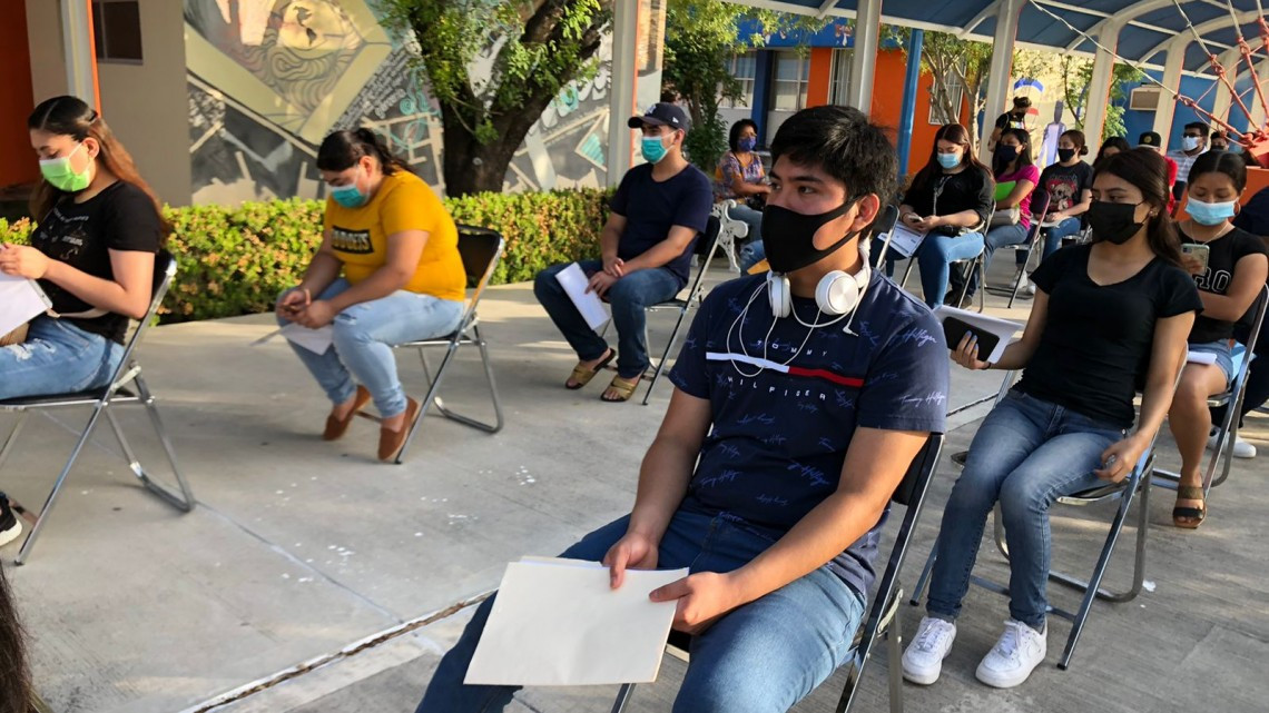 Jóvenes los más entusiastas en aplicarse la vacuna contra Covid-19 en Nuevo Laredo 