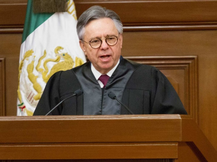 Medina Mora renuncia como ministro de la Corte