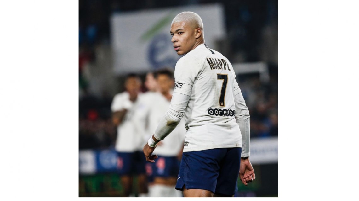 Kylian Mbappé se une a la moda de teñirse el cabello