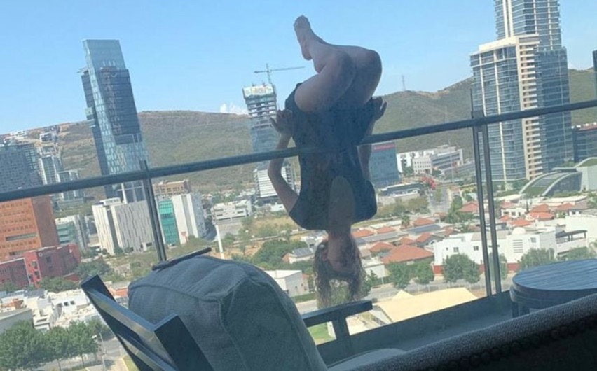 Cae de edificio por practicar yoga