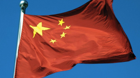 China emite alerta sobre viajes a EUA