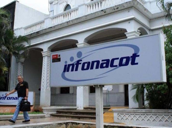 Investigan a 16 funcionarios públicos de Infonacot