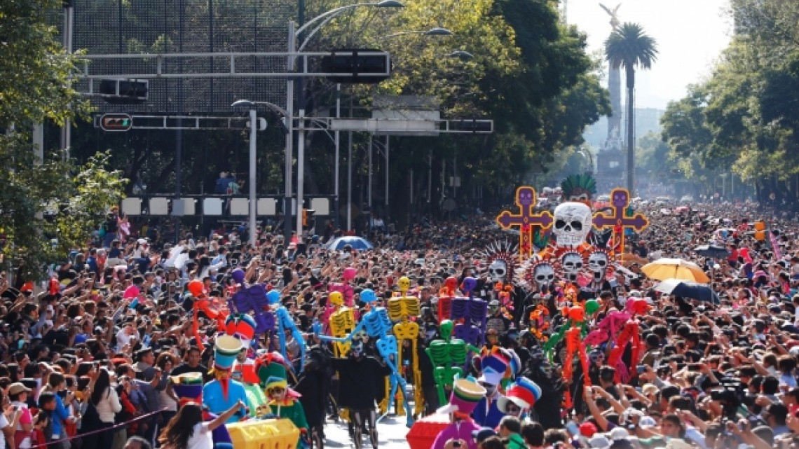 La CDMX se llena de color y tradición con el desfile del Día de Muertos