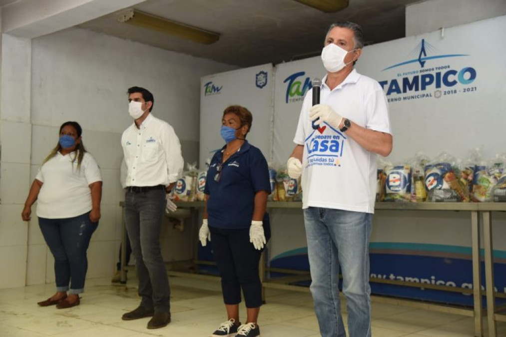 Distribuye Chucho Nader ayuda alimentaria a despicadoras, trabajadores libres y choferes de ruta