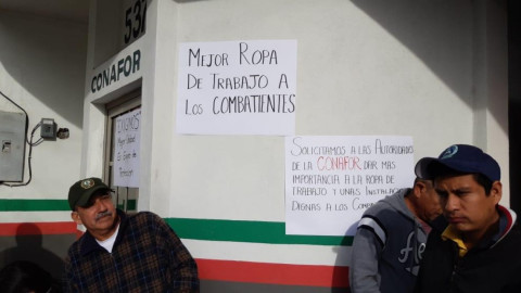 Se manifiestan empleados de CONAFOR por falta de equipo contra incendios