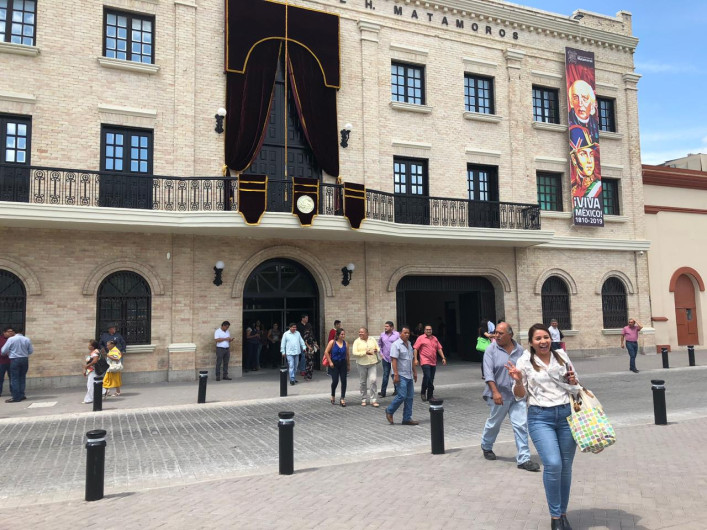 Alcalde se refugió en su camioneta durante la amenaza de bomba 