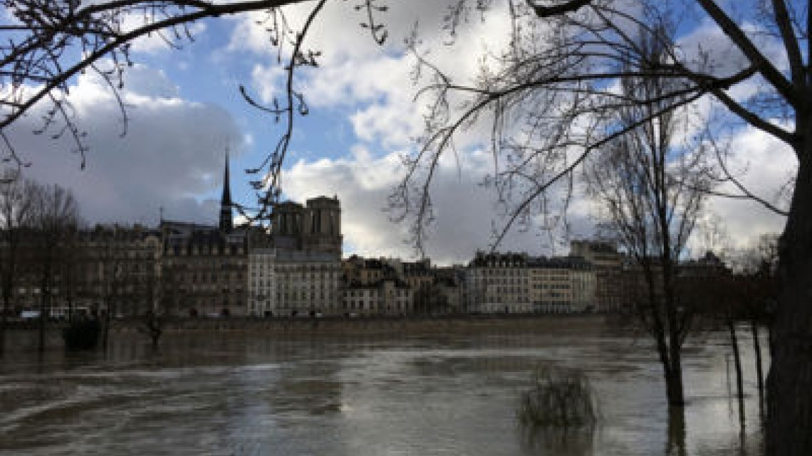 Inundaciones alertan a París por crecida del Sena