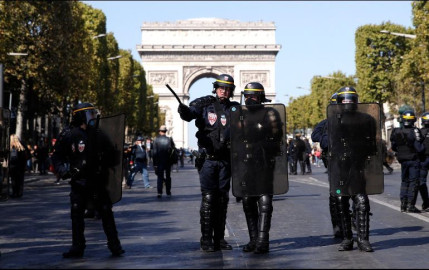 Protestas de “chalecos amarillos” terminan con 120 detenciones