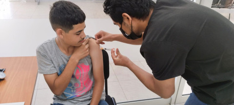 Inicia jornada de vacunación contra el VPH en clínicas UNE