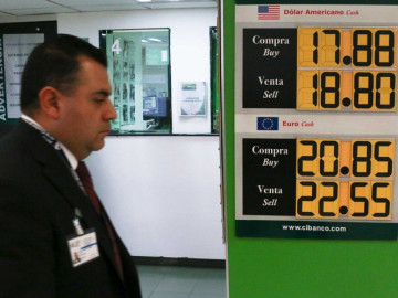 Dólar en $18.80 pesos en AICM a la venta