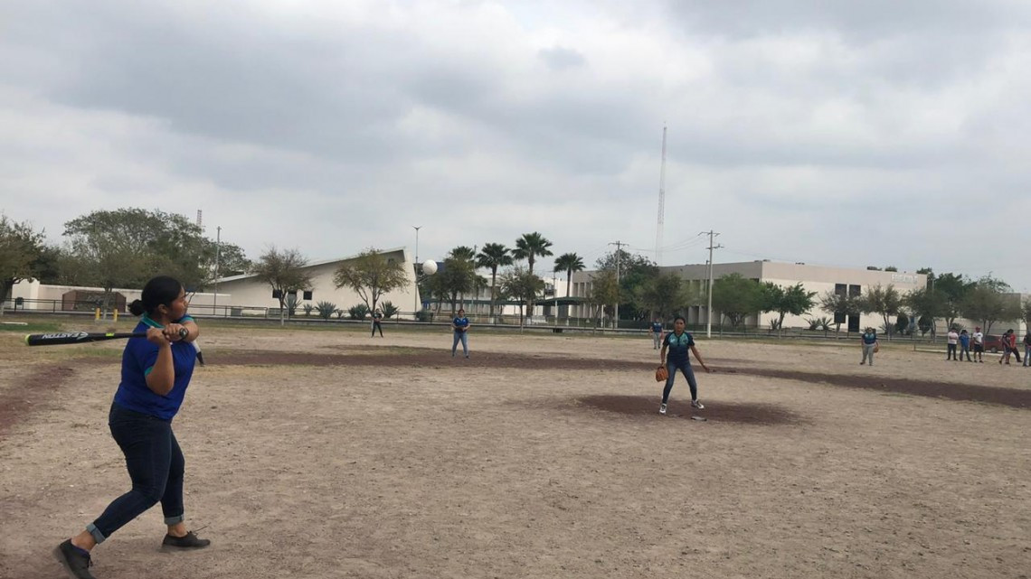 Bicampeonas regionales de sóftbol buscan triunfo nacional