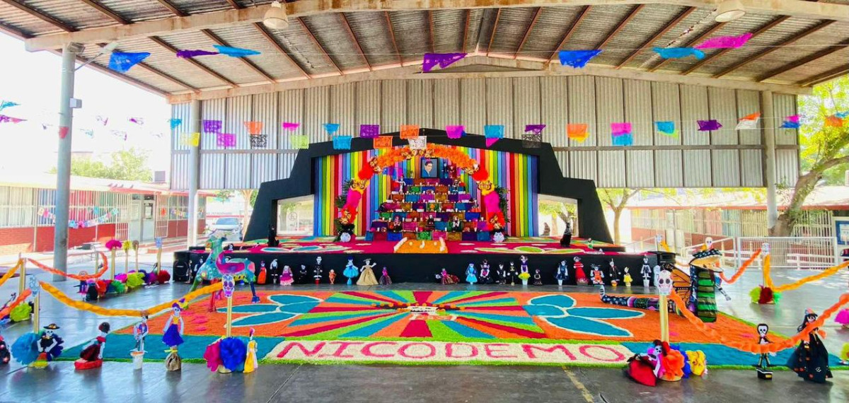 Montan gran altar en primaria Francisco Nicodemo