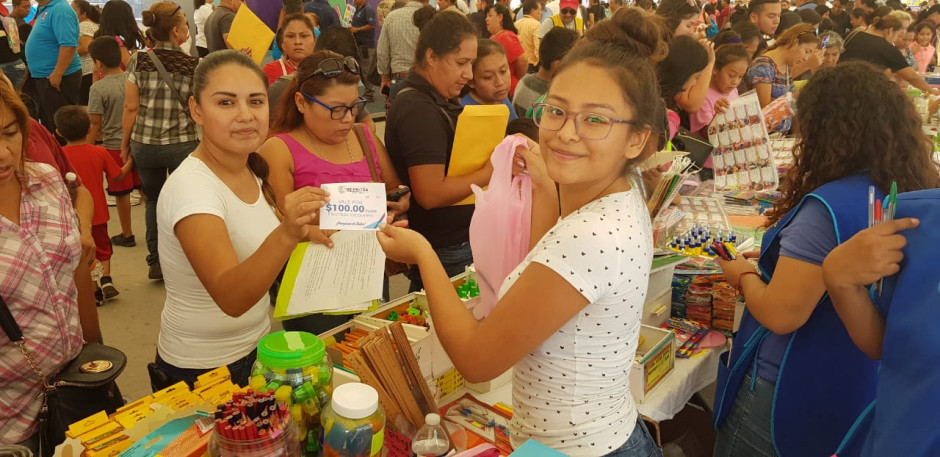 Es Reynosa único Municipio que otorga vales para útiles escolares