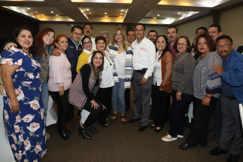 Acude Alcaldesa a convivencia de Secretarios del SNTE