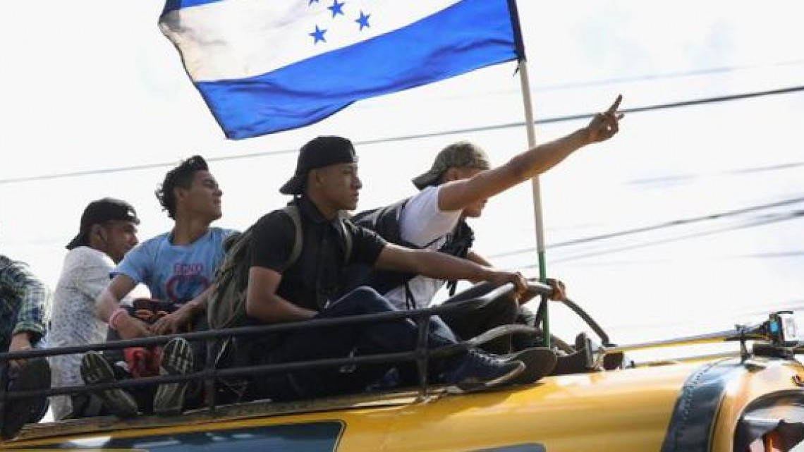 Contienen ingreso de caravana migrante en México