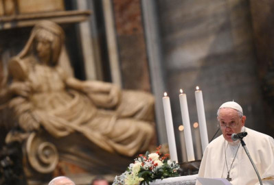 El Papa Francisco pide que "no vivamos una Navidad falsa y comercial"