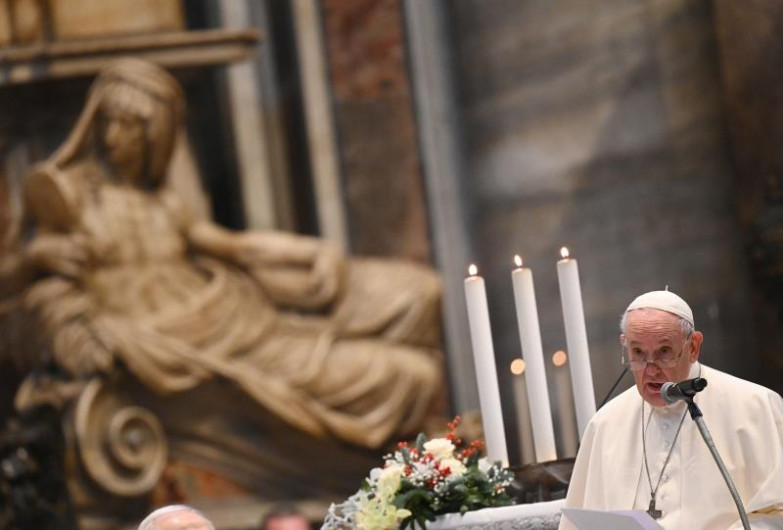 El Papa Francisco pide que "no vivamos una Navidad falsa y comercial"