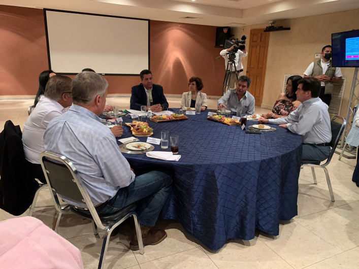 Se reúne Gobernador con sectores productivos 