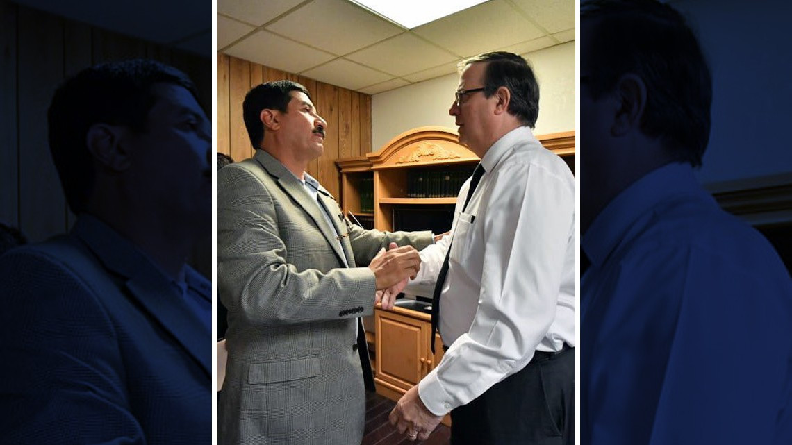 Corral y Ebrard se reúnen con familias de heridos de tiroteo de El Paso