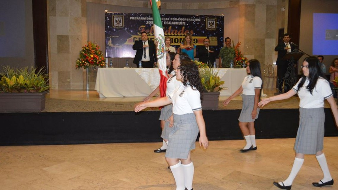 Alcaldesa felicita a graduados de la preparatoria José de Escandón