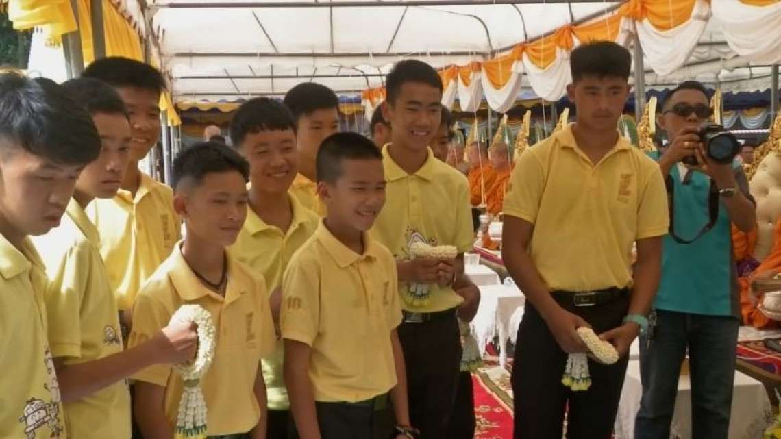 Los "niños de la cueva tailandesa" dan las gracias casi un año después del rescate