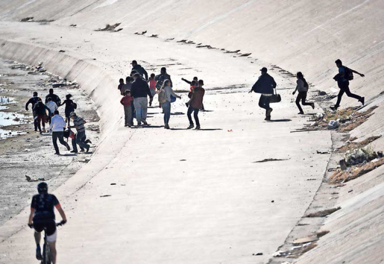 Detienen a casi mil migrantes por día en El Paso, Texas