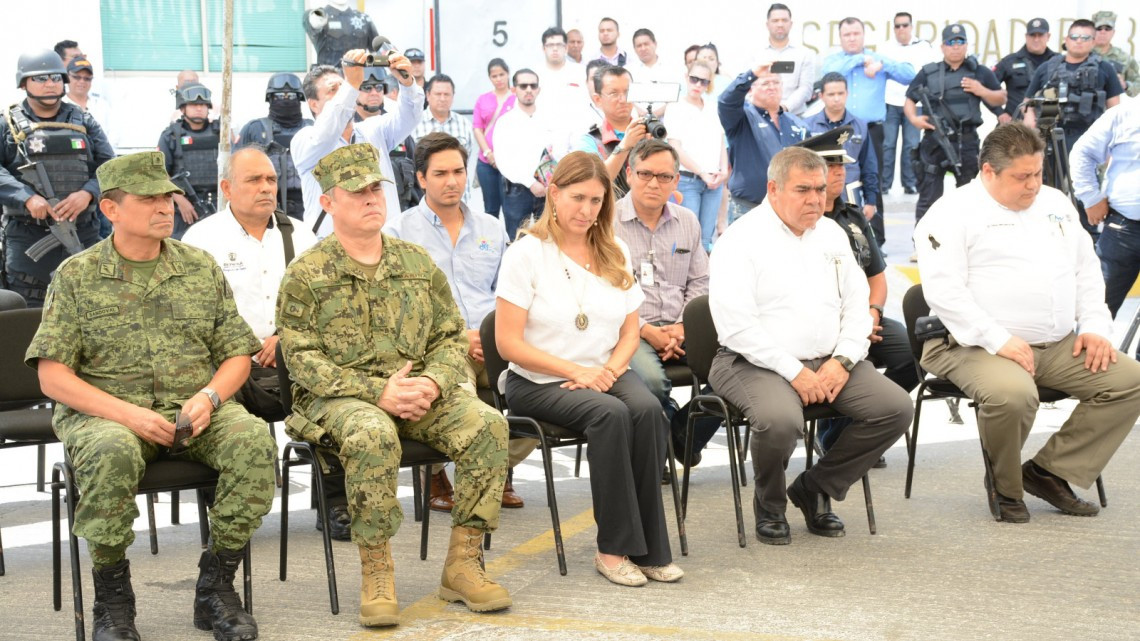 Homenajean a policía caído en cumplimiento de su deber
