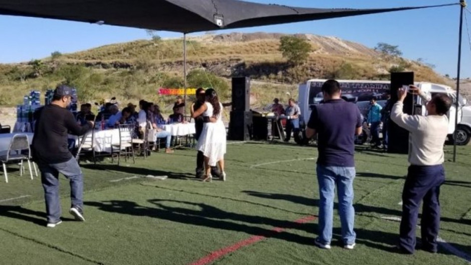 Pareja victorense elige relleno sanitario para casarse 