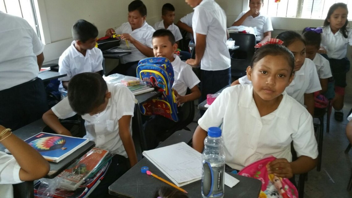 Gracias a Colecta entrega DIF útiles y mochilas