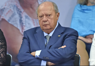 Bloquean cuentas de Romero Deschamps y familia