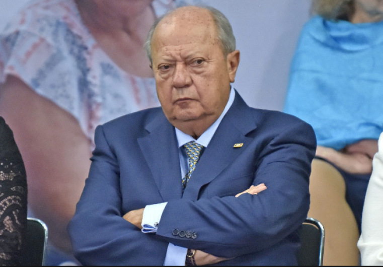 Bloquean cuentas de Romero Deschamps y familia