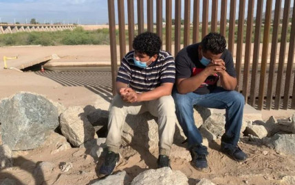 Encuentran autoridades de EU más de 200 migrantes hacinados en la frontera con Cd. Juárez 