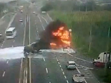 Volcadura de pipa en Veracruz provoca gran explosión