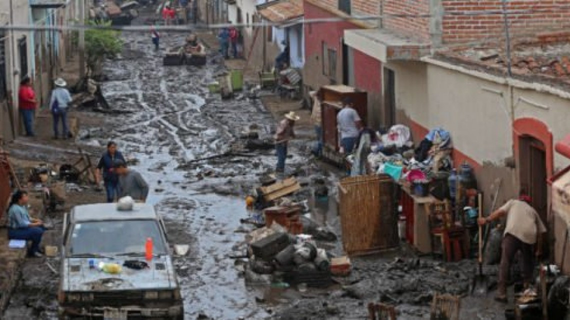 3 muertos tras desbordamiento de río en San Gabriel