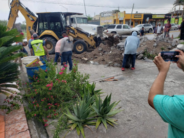 Abren vialidad cerrada por 20 años, por residentes del Fraccionamiento Victoria 