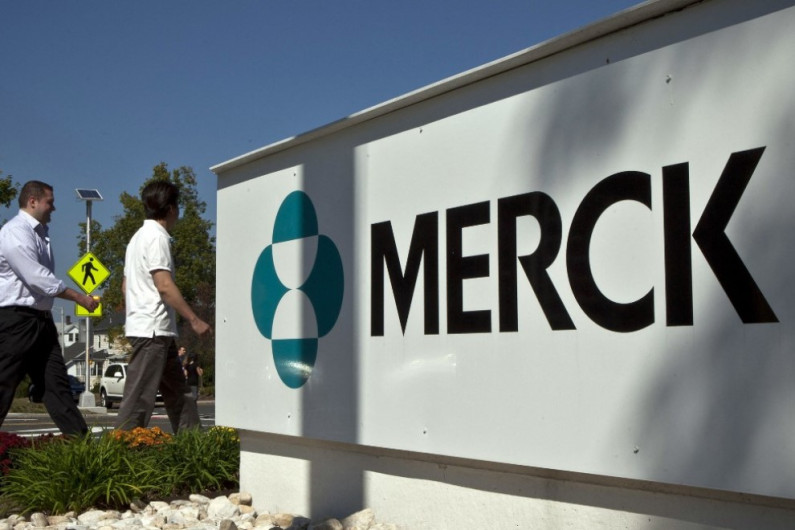 Expertos recomiendan a la FDA aprobar píldora de Merck contra el COVID-19