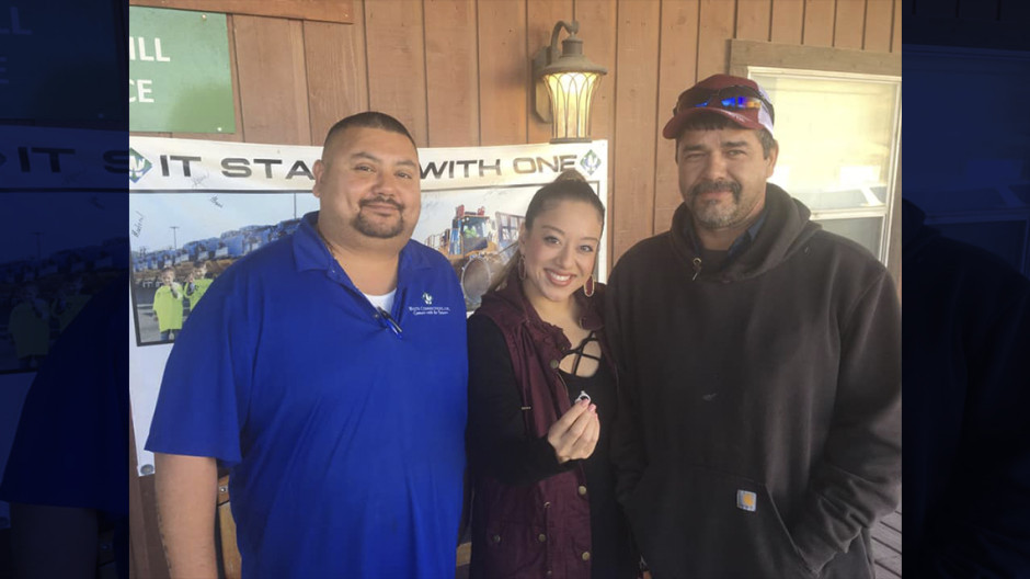 Mujer tira por error su anillo de compromiso y es encontrado entre 10 toneladas de basura