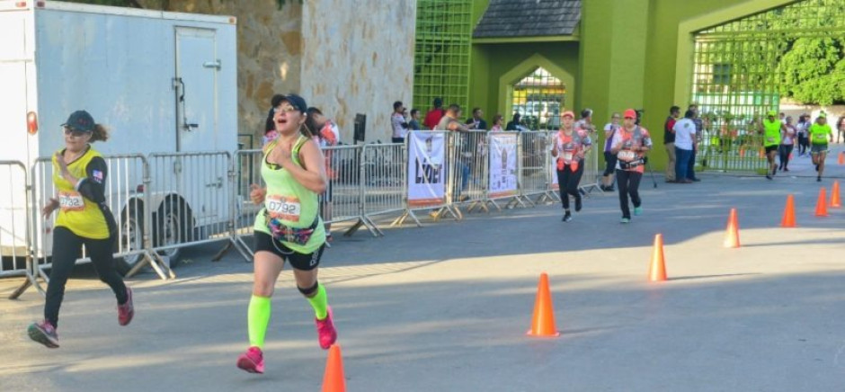 Con carrera, Caterpillar apoya a la educación con becas