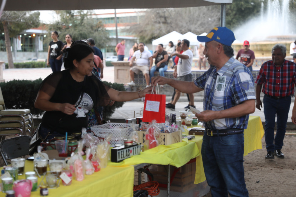 La plaza Primero de Mayo se llena de vida con el Bazar Primavera