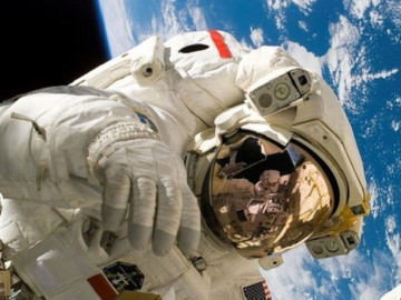 Presenta NASA traje espacial 33% más ligero